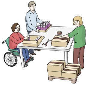 Auf dem Bild sieht man drei Personen, die gemeinsam Produkte verpacken – eine Person sitzt im Rollstuhl.