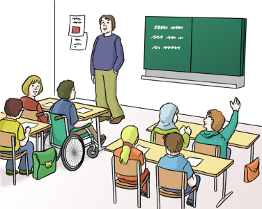 Viele Schüler sitzen in einem Klassenraum und ein Lehrer steht neben einer Tafel.