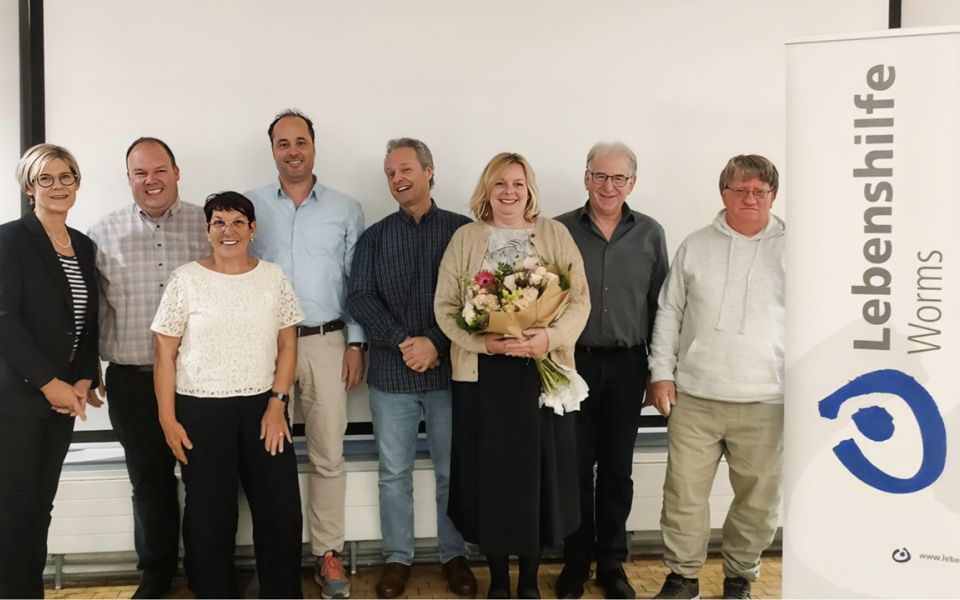 Auf dem Bild sieht man den Vorstand des Vereins der Lebenshilfe Worms-Alzey