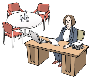 Auf dem Bild sieht man eine Frau, die an einem Schreibtisch sitzt.